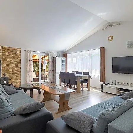 House Danijela Hotell 3*